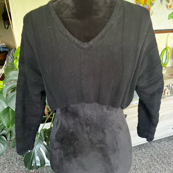 Forever 21 Classic Black V-Neck Sweater - Picture 1 of 6